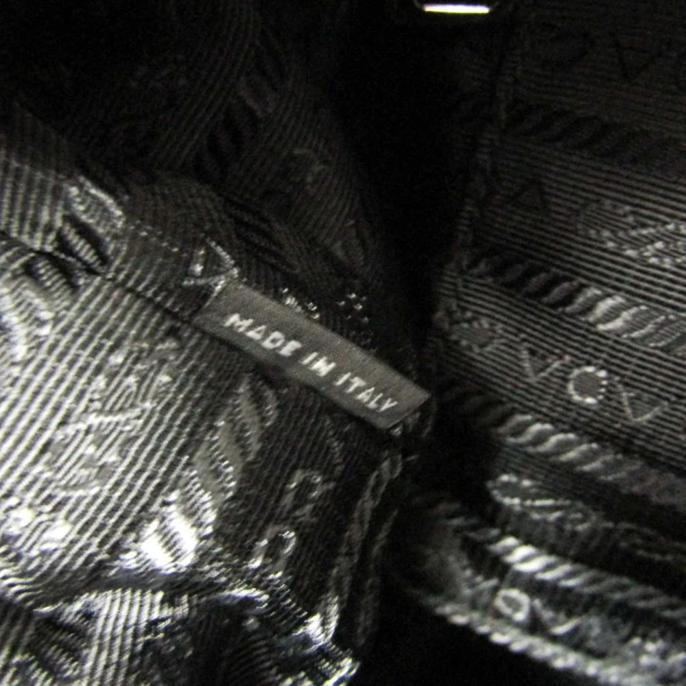 PRADA Red Leather Shoulder Bag - Picture 14 of 15